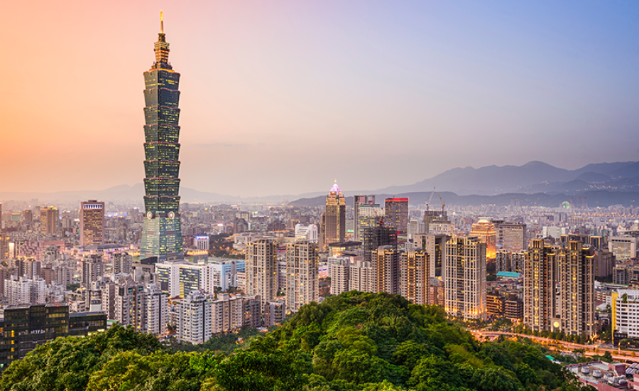Photo of Taipei City in the evening. 