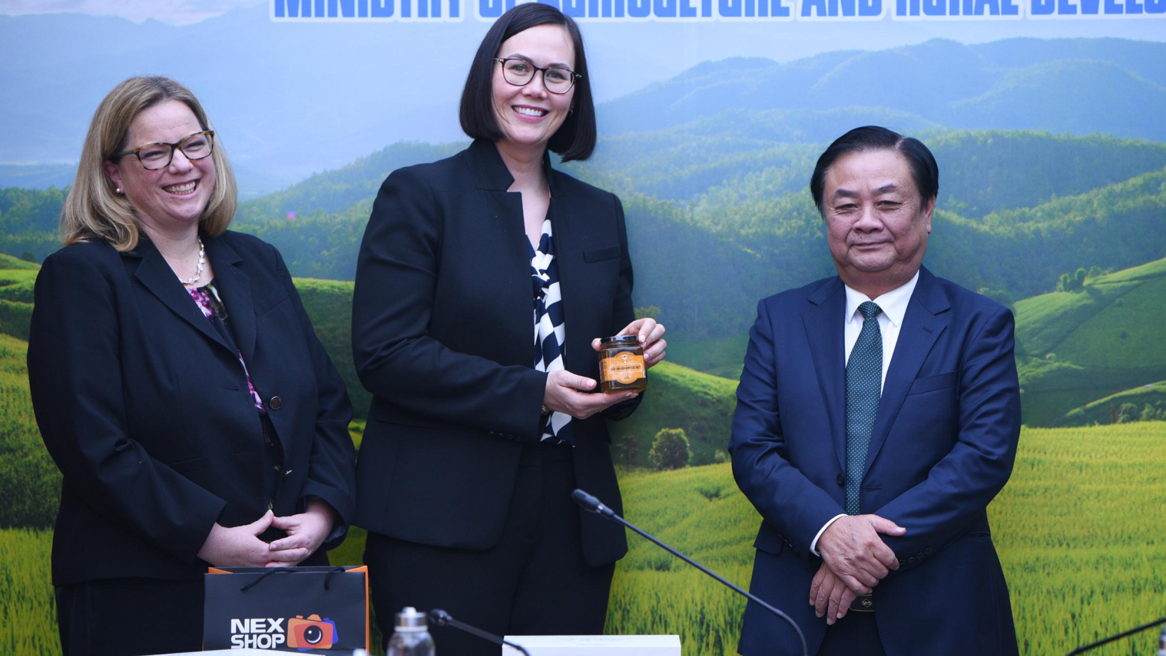 USDA Under Secretaries Meet with Vietnam Minister of Agriculture and Rural Development