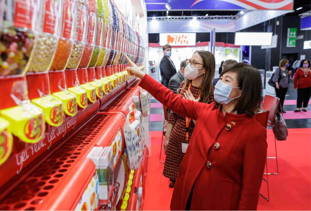 Dusseldorf Consul General Pauline Kao and FAS Agricultural Attaché Kirsten Luxbacher check out all the delicious candies and treats available to foreign buyers at the U.S. Pavilion ISM Trade Fair for Sweets and Snacks.